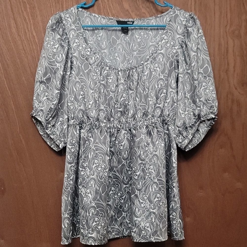 H&m Gray And White Peplum Style Blouse. Women's Size 8